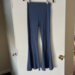 Aerie ribbed lettuce-edged flared leggings